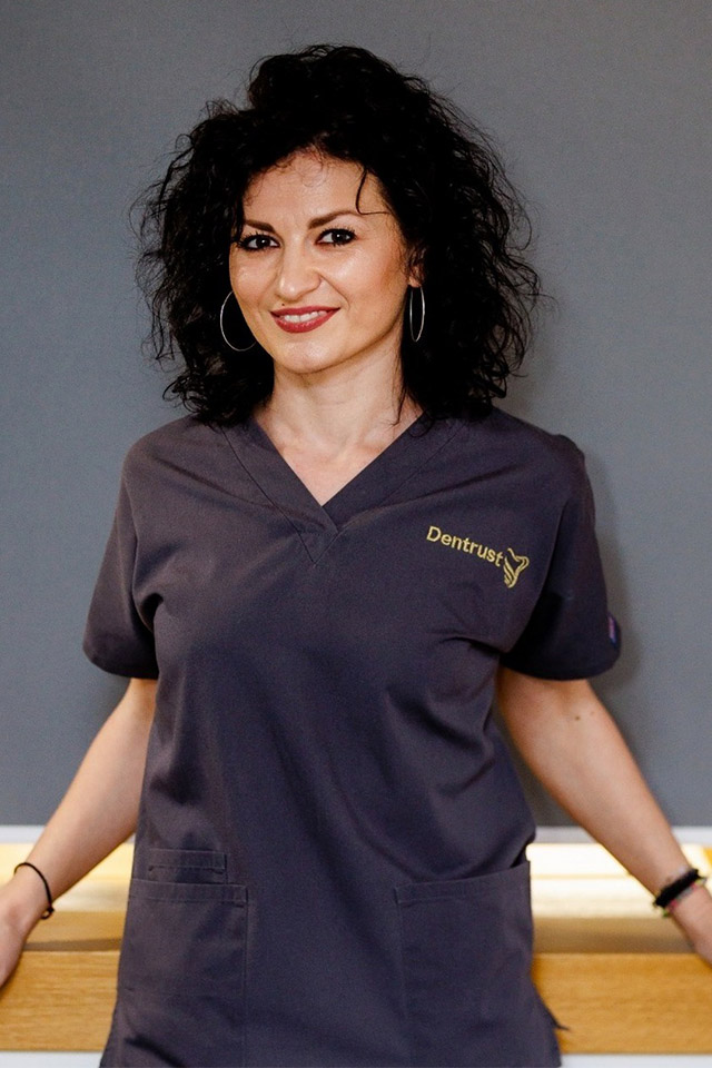Dr. Raluca Lemnaru